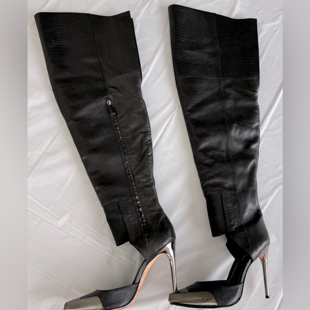 BCBGMAXAZRIA RUNWAY knee high heels